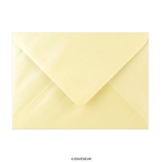 Obálka v odstínu šampaň s perleťovým leskem 125X175MM (B6)