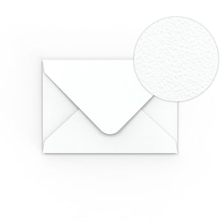 Bílá obálka s kladívkovou strukturou 65x94 mm